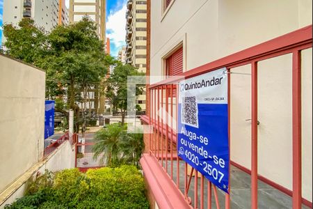 Apartamento à venda com 157m², 3 quartos e 2 vagasPlaca instalada na Varanda
