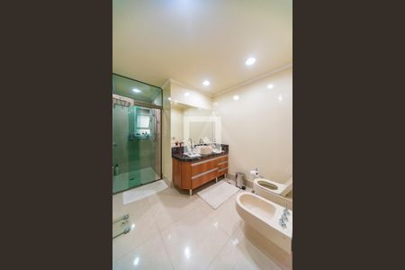 Apartamento à venda com 157m², 3 quartos e 2 vagasBanheiro 