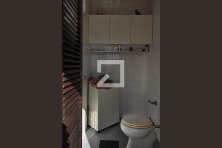 Casa à venda com 450m², 5 quartos e 5 vagasBanheiro de Serviço