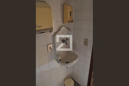 Casa à venda com 450m², 5 quartos e 5 vagasBanheiro de Serviço