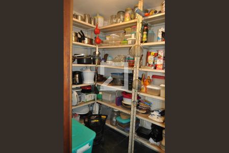 Casa à venda com 450m², 5 quartos e 5 vagasDespensa