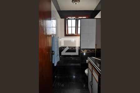 Casa à venda com 450m², 5 quartos e 5 vagasBanheiro Social