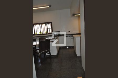 Casa à venda com 450m², 5 quartos e 5 vagasCozinha - Armários