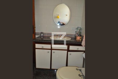 Casa à venda com 450m², 5 quartos e 5 vagasBanheiro da Suíte 3