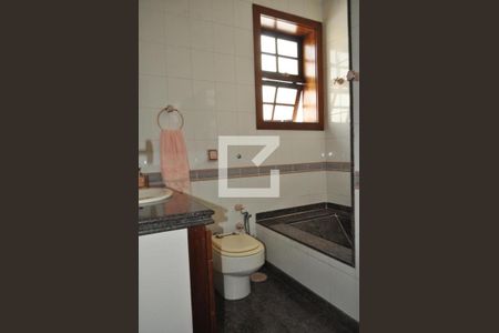 Casa à venda com 450m², 5 quartos e 5 vagasBanheiro da Suíte 3