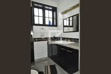 Casa à venda com 450m², 5 quartos e 5 vagasBanheiro do Quarto 1