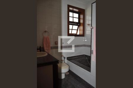 Casa à venda com 450m², 5 quartos e 5 vagasBanheiro da Suíte 3