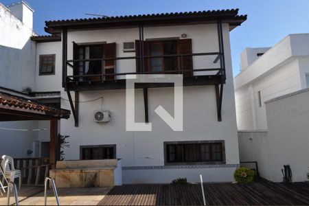 Casa à venda com 450m², 5 quartos e 5 vagasFachada Traseira