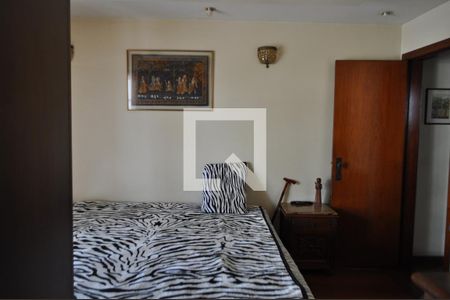 Casa à venda com 450m², 5 quartos e 5 vagasQuarto 4 - Armários