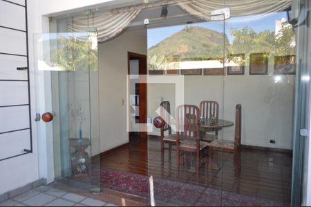 Casa à venda com 450m², 5 quartos e 5 vagasSala de Inverno