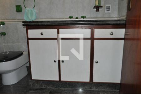 Casa à venda com 450m², 5 quartos e 5 vagasBanheiro da Suíte 2