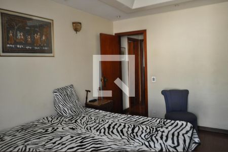 Casa à venda com 450m², 5 quartos e 5 vagasQuarto 4 - Armários