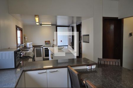 Casa à venda com 450m², 5 quartos e 5 vagasCozinha - Armários