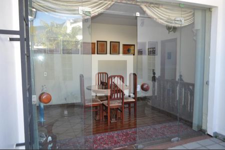 Casa à venda com 450m², 5 quartos e 5 vagasSala de Inverno