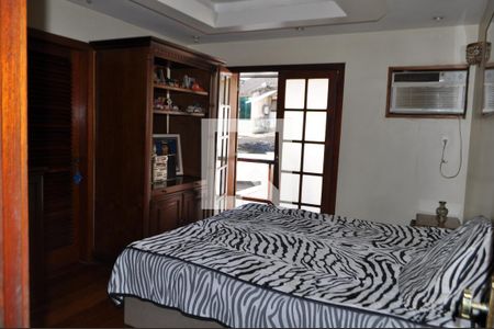 Casa à venda com 450m², 5 quartos e 5 vagasQuarto 4 - Armários