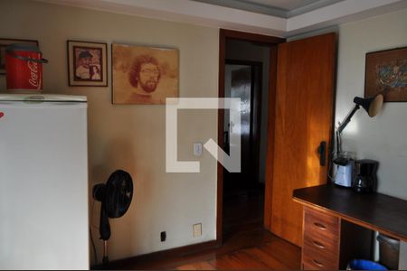 Casa à venda com 450m², 5 quartos e 5 vagasEscritorio