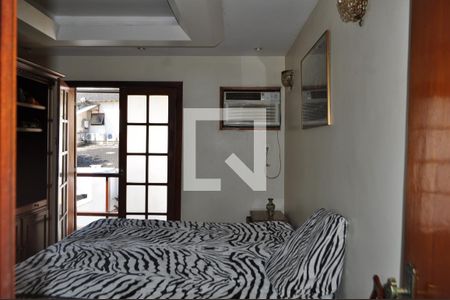 Casa à venda com 450m², 5 quartos e 5 vagasQuarto 4 - Armários