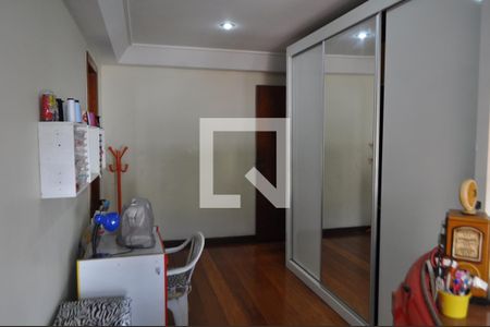 Casa à venda com 450m², 5 quartos e 5 vagasQuarto 3 - Armários