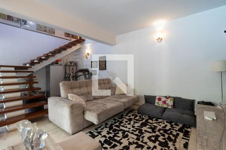 Casa para alugar com 350m², 3 quartos e 3 vagas Casa para alugar com 350m², 3 quartos e 3 vagasSala de Estar 2