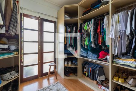 Casa para alugar com 350m², 3 quartos e 3 vagas Casa para alugar com 350m², 3 quartos e 3 vagasCloset da Suíte 3