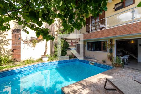 Casa para alugar com 350m², 3 quartos e 3 vagas Casa para alugar com 350m², 3 quartos e 3 vagasÁrea da Piscina