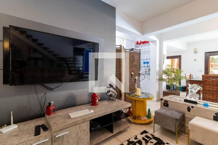 Casa para alugar com 350m², 3 quartos e 3 vagas Casa para alugar com 350m², 3 quartos e 3 vagasSala de Estar 2