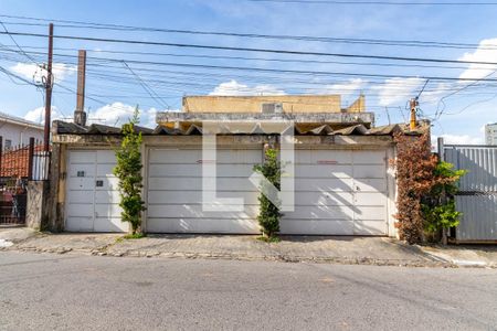 Casa para alugar com 350m², 3 quartos e 3 vagas Casa para alugar com 350m², 3 quartos e 3 vagasFachada