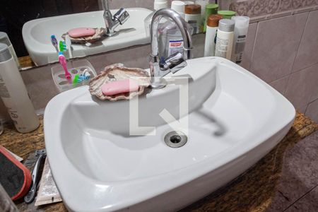 Casa à venda com 238m², 4 quartos e 3 vagasBanheiro social 1