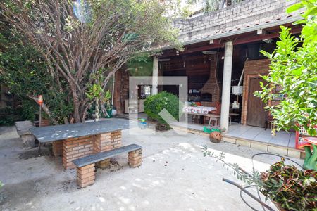 Casa à venda com 238m², 4 quartos e 3 vagasQuintal