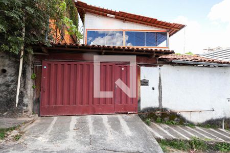 Casa à venda com 238m², 4 quartos e 3 vagasFachada 