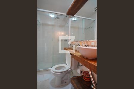 Banheiro de apartamento à venda com 1 quarto, 40m² em Jardim Carvalho, Porto Alegre