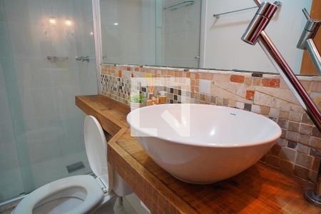 Banheiro de apartamento à venda com 1 quarto, 40m² em Jardim Carvalho, Porto Alegre