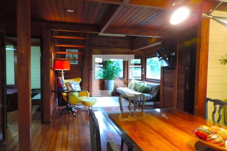 Sala de casa para alugar com 4 quartos, 200m² em Campeche, Florianópolis