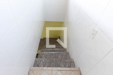 Casa à venda com 72m², 4 quartos e 1 vaga Casa à venda com 72m², 4 quartos e 1 vagaEscada