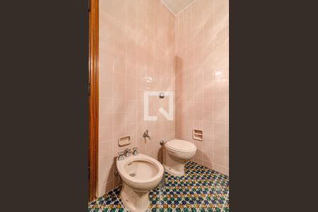 Casa à venda com 700m², 4 quartos e 6 vagasBanheiro da suíte 3