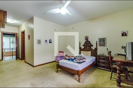 Casa à venda com 700m², 4 quartos e 6 vagasSuíte 2