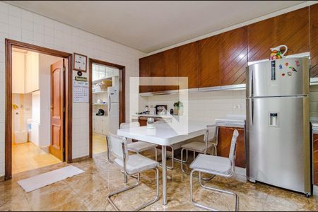 Casa à venda com 700m², 4 quartos e 6 vagasCozinha