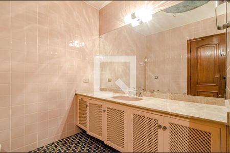 Casa à venda com 700m², 4 quartos e 6 vagasBanheiro da suíte 3