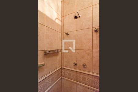 Casa à venda com 700m², 4 quartos e 6 vagasBanheiro da suíte 2