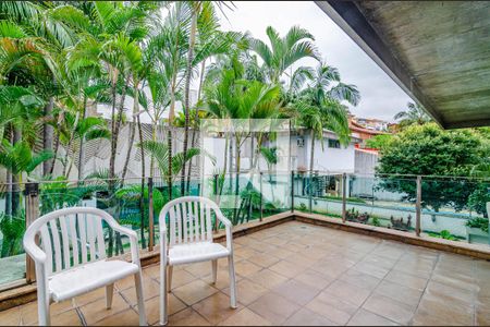 Casa à venda com 700m², 4 quartos e 6 vagasVaranda da sala andar superior