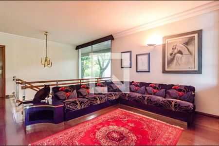 Casa à venda com 700m², 4 quartos e 6 vagasSala andar superior