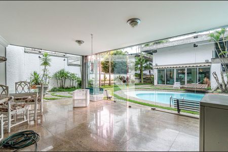 Casa à venda com 700m², 4 quartos e 6 vagasSalão de festas