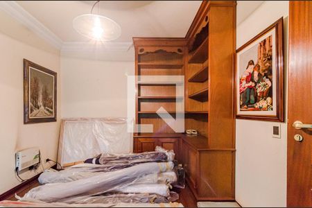 Casa à venda com 700m², 4 quartos e 6 vagasEscritório