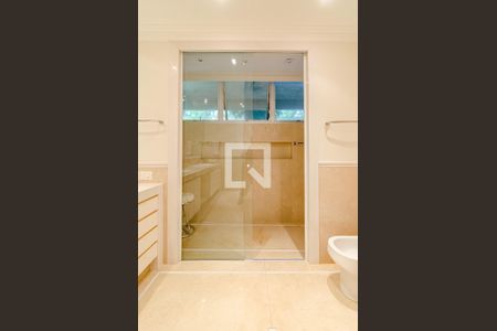 Casa à venda com 700m², 4 quartos e 6 vagasBanheiro da suíte 1