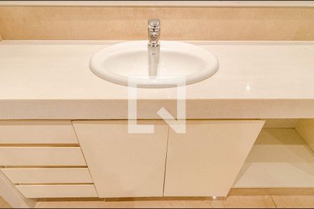 Casa à venda com 700m², 4 quartos e 6 vagasBanheiro da suíte 1