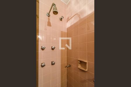 Casa à venda com 700m², 4 quartos e 6 vagasBanheiro da suíte 3