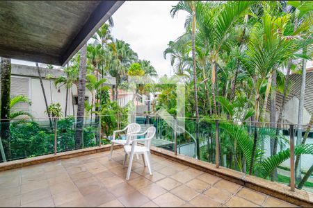 Casa à venda com 700m², 4 quartos e 6 vagasVaranda da sala andar superior