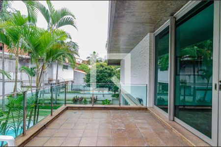 Casa à venda com 700m², 4 quartos e 6 vagasVaranda da sala andar superior