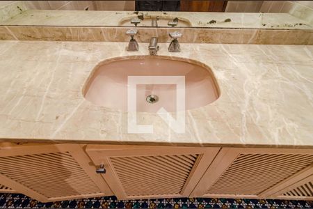 Casa à venda com 700m², 4 quartos e 6 vagasBanheiro da suíte 3