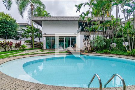 Casa à venda com 700m², 4 quartos e 6 vagasPiscina